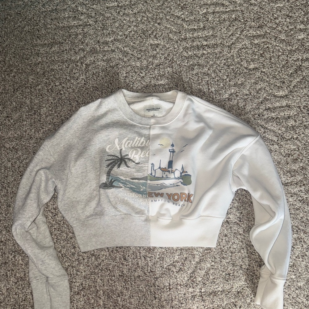 Abercrombie & Fitch White Sweatshirt